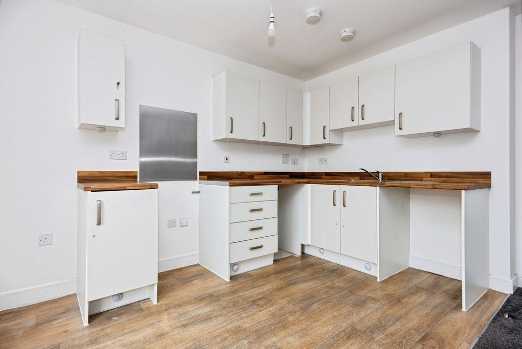Property photo 2 of 20 Pbox-Img.Jpg