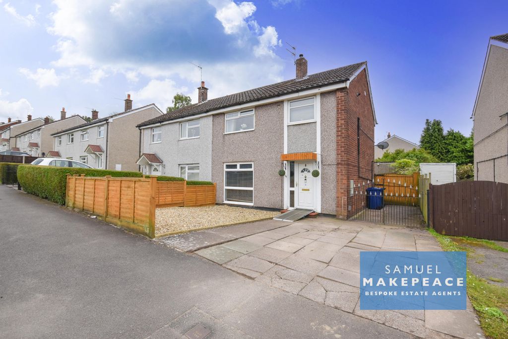 Property photo 1 of 20 Three Bedroom Semi Detached Property