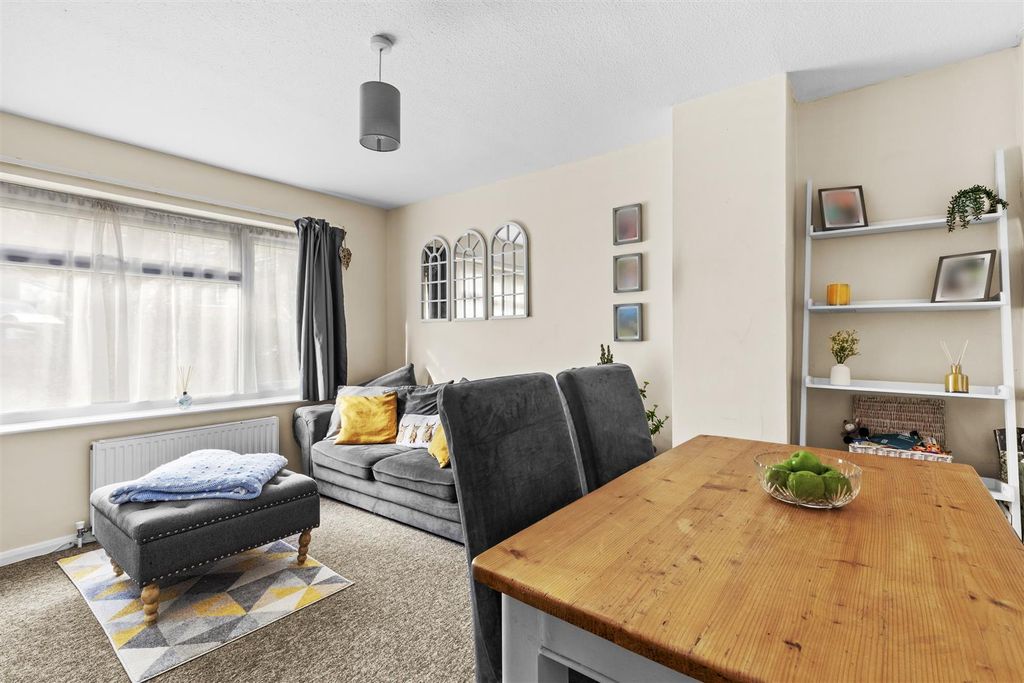 Property photo 3 of 16 51B Diner.Jpg