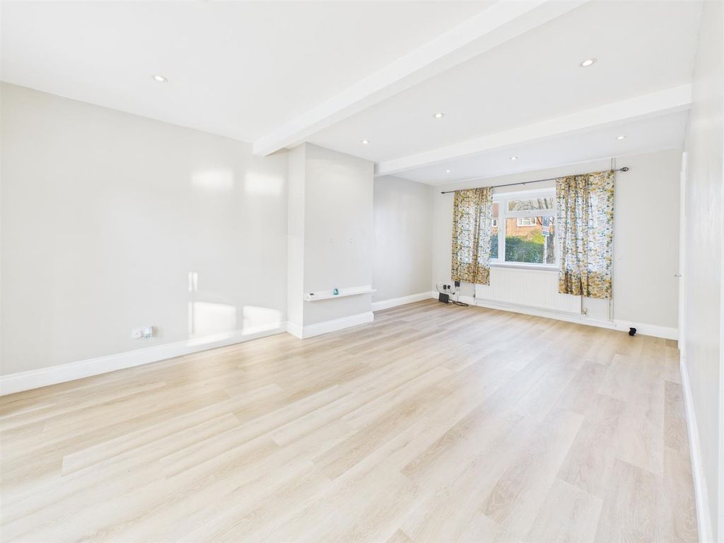 Property photo 3 of 9 Cam05510G0-Pr0176-Still002.Jpg