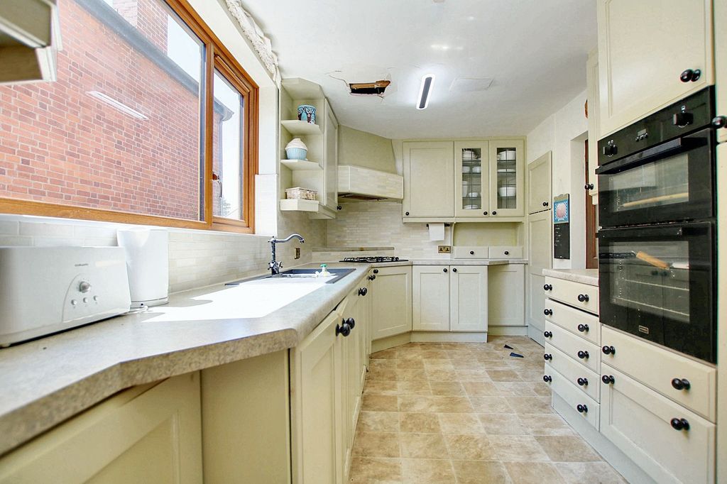 Property photo 3 of 39