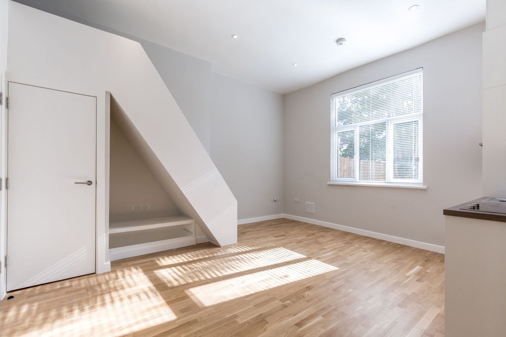 Property photo 1 of 12 Bedroom