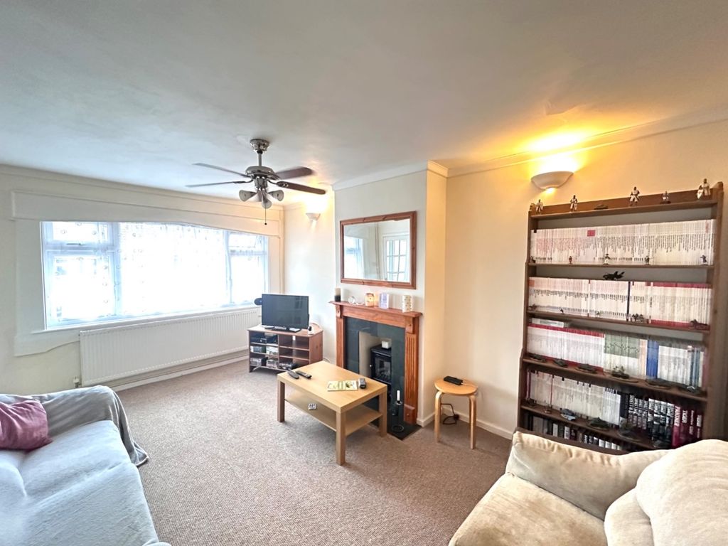 Property photo 2 of 11 12