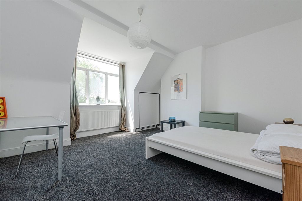 Property photo 2 of 8 Picture No. 28