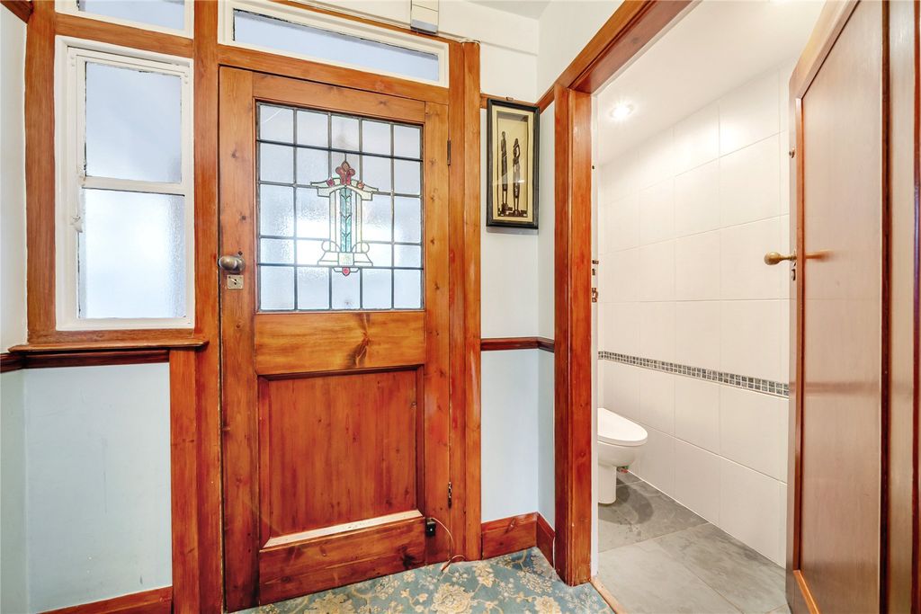 Property photo 2 of 23 Picture No. 17