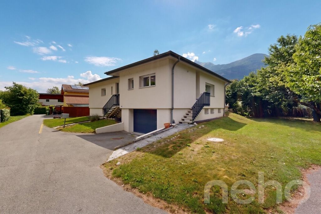Property photo 2 of 12