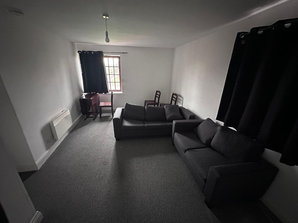 Property photo 1 of 7 2 Bedroom Flat