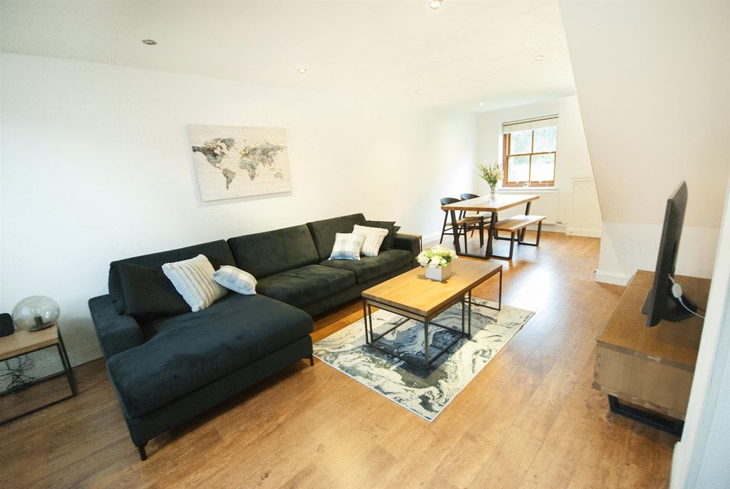 Property photo 1 of 12 Lounge Area