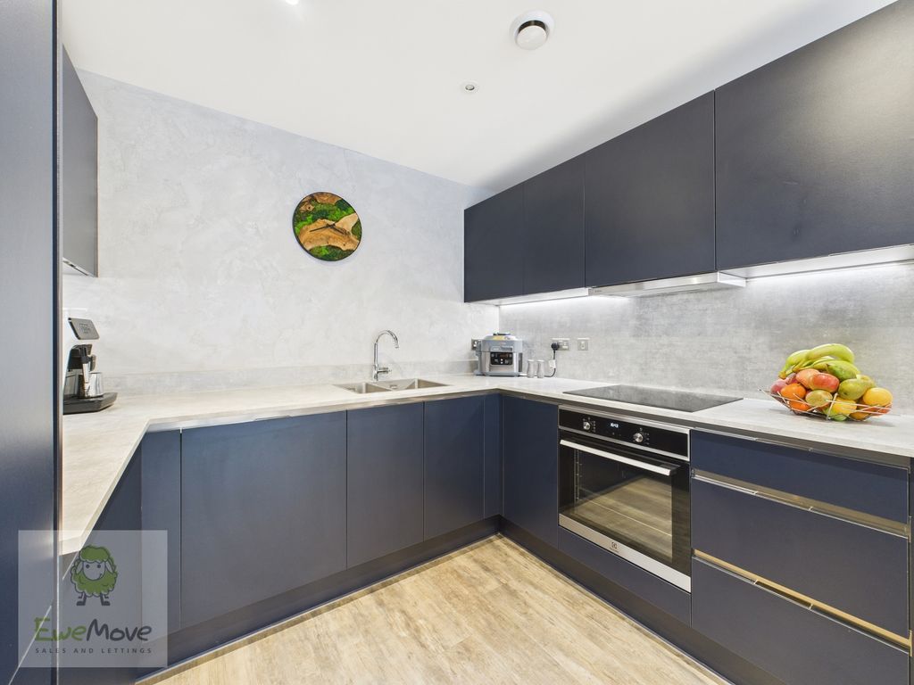 Property photo 3 of 17 Kitchen