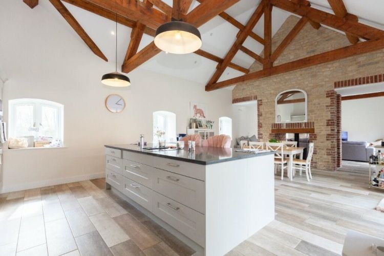 Property photo 3 of 8 76461_4Hordleyfar...