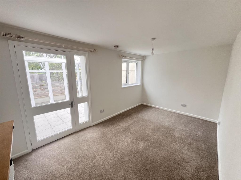 Property photo 3 of 12 Sitting Room