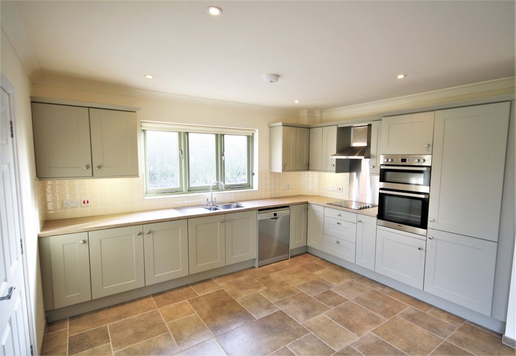 Property photo 3 of 20 Kitchen