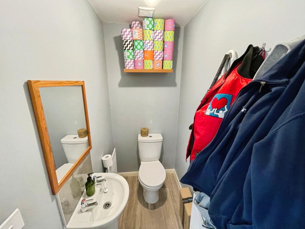Property photo 3 of 28 641043Ad-C-41B4-96C5-8B2Affff440C-1846-00000E72F5D