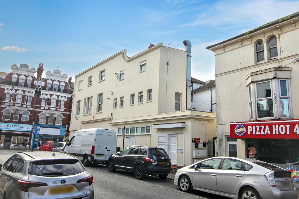 Property photo 1 of 10 Seaside Road - Outside