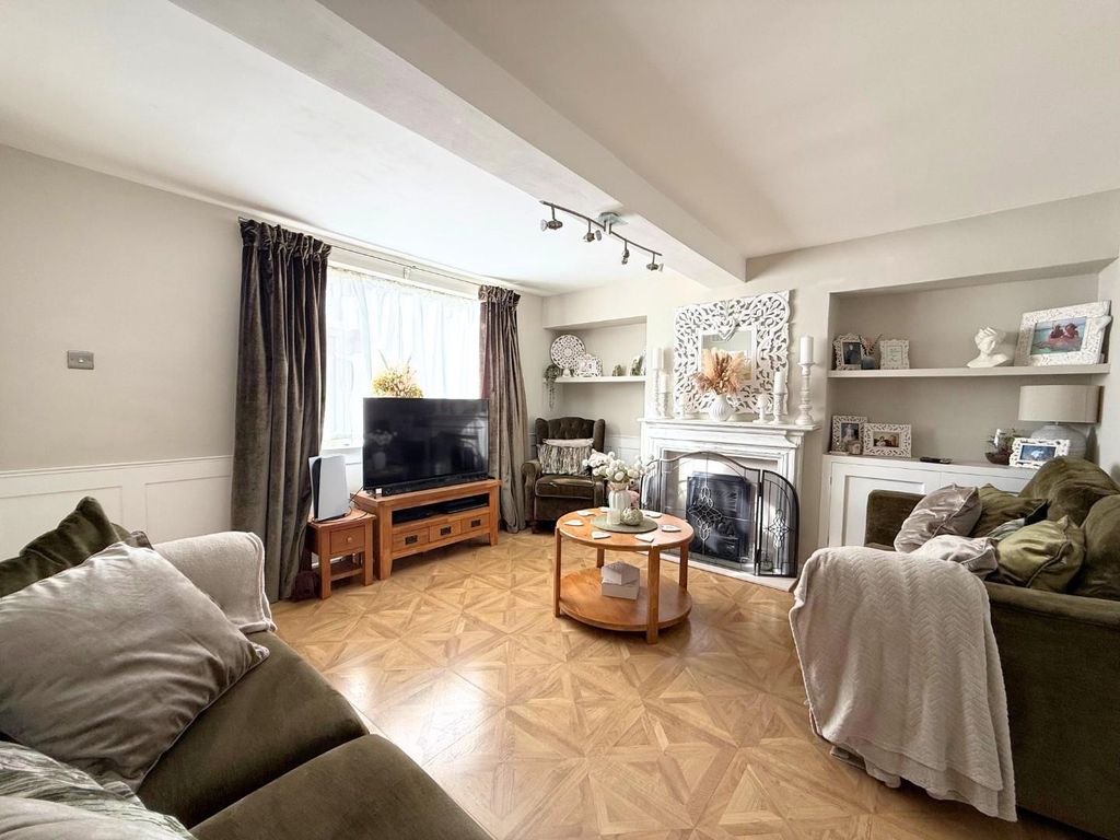 Property photo 3 of 16 Living Room