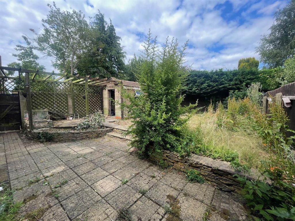 Property photo 3 of 11 Garden 2.Jpg