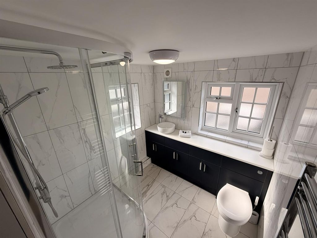 Property photo 2 of 5 Bathroom