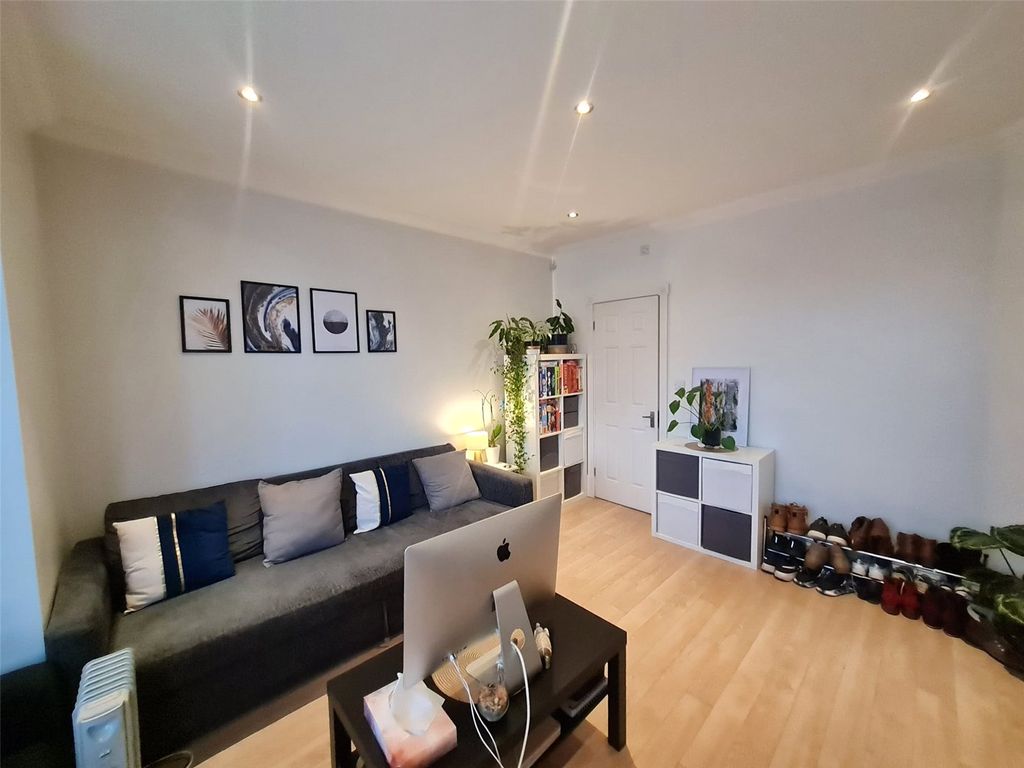 Property photo 2 of 10 Picture No. 15