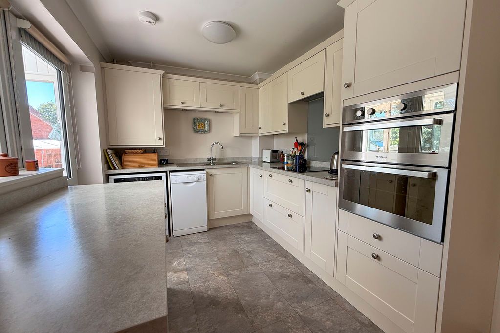 Property photo 3 of 34 Kitchen / Dining Room