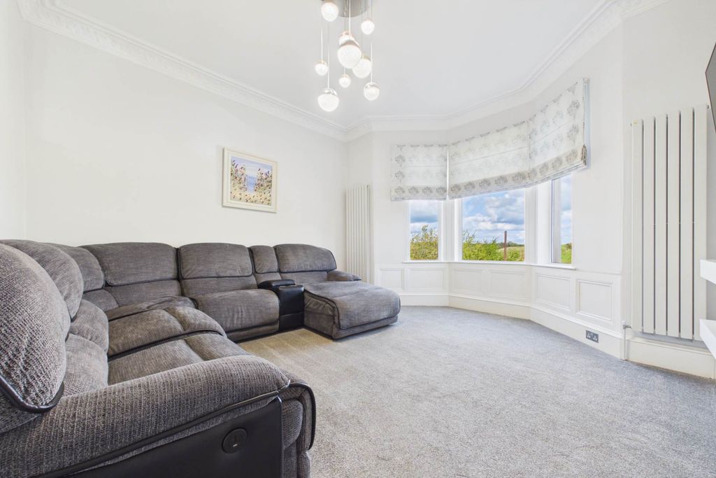 Property photo 2 of 27