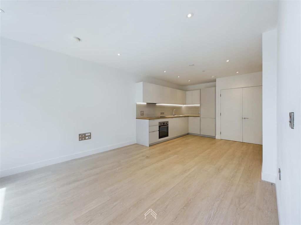 Property photo 1 of 10 Cam01353G0-Pr0076-Still003.Jpg