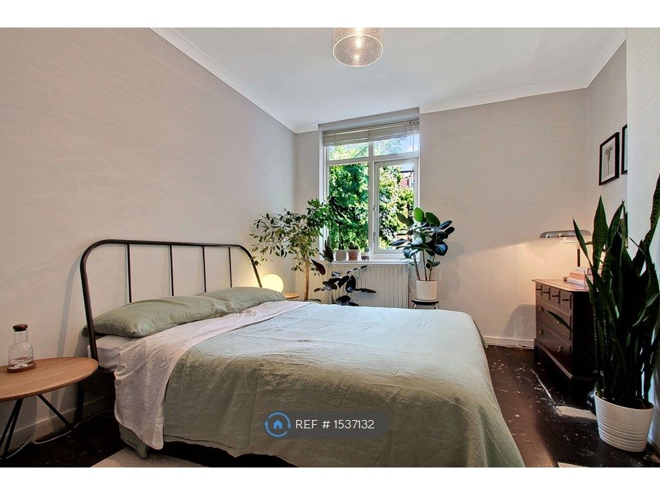 Property photo 1 of 11 Available Room