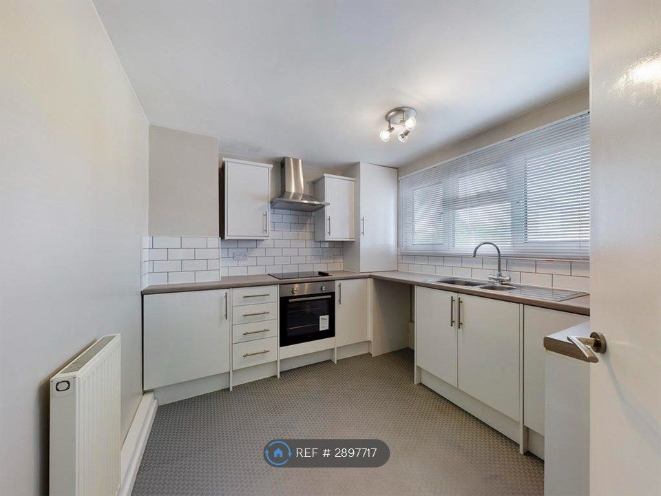 Property photo 2 of 6 Kitchen