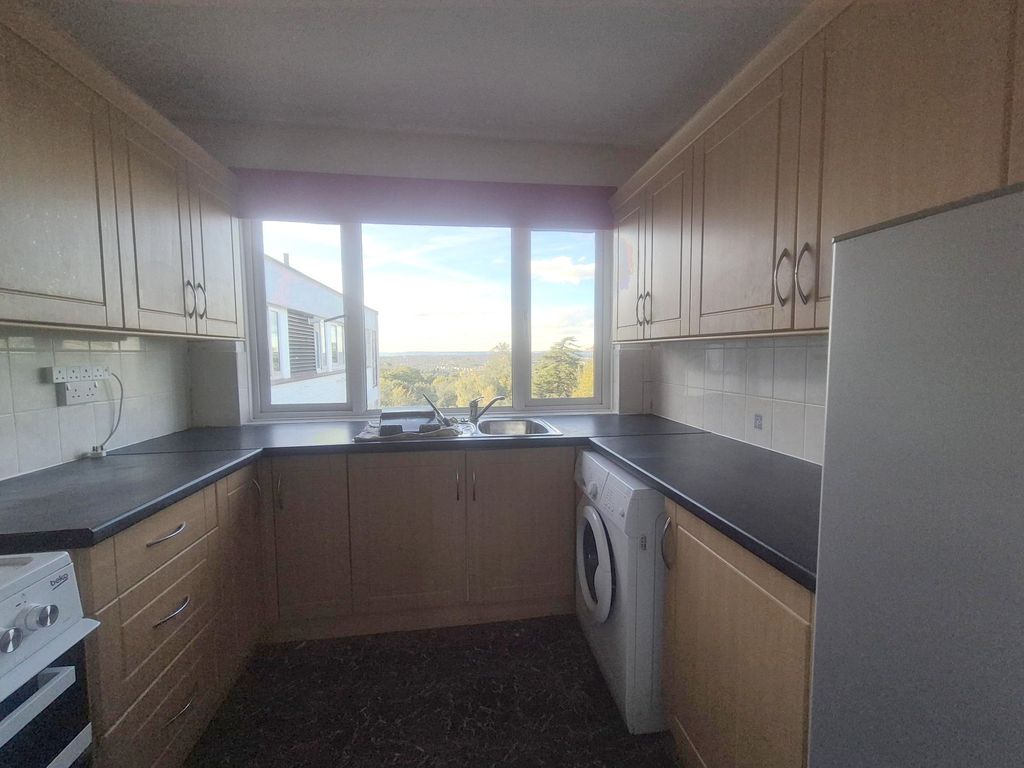 Property photo 2 of 10 Kitchen