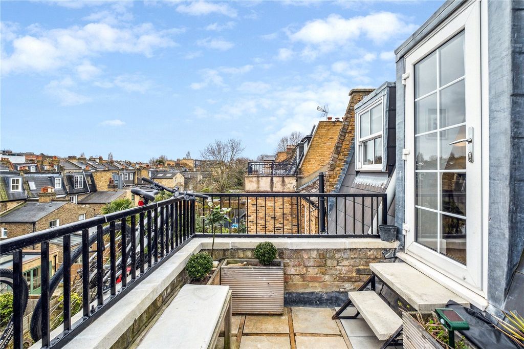 Property photo 3 of 12 Balcony
