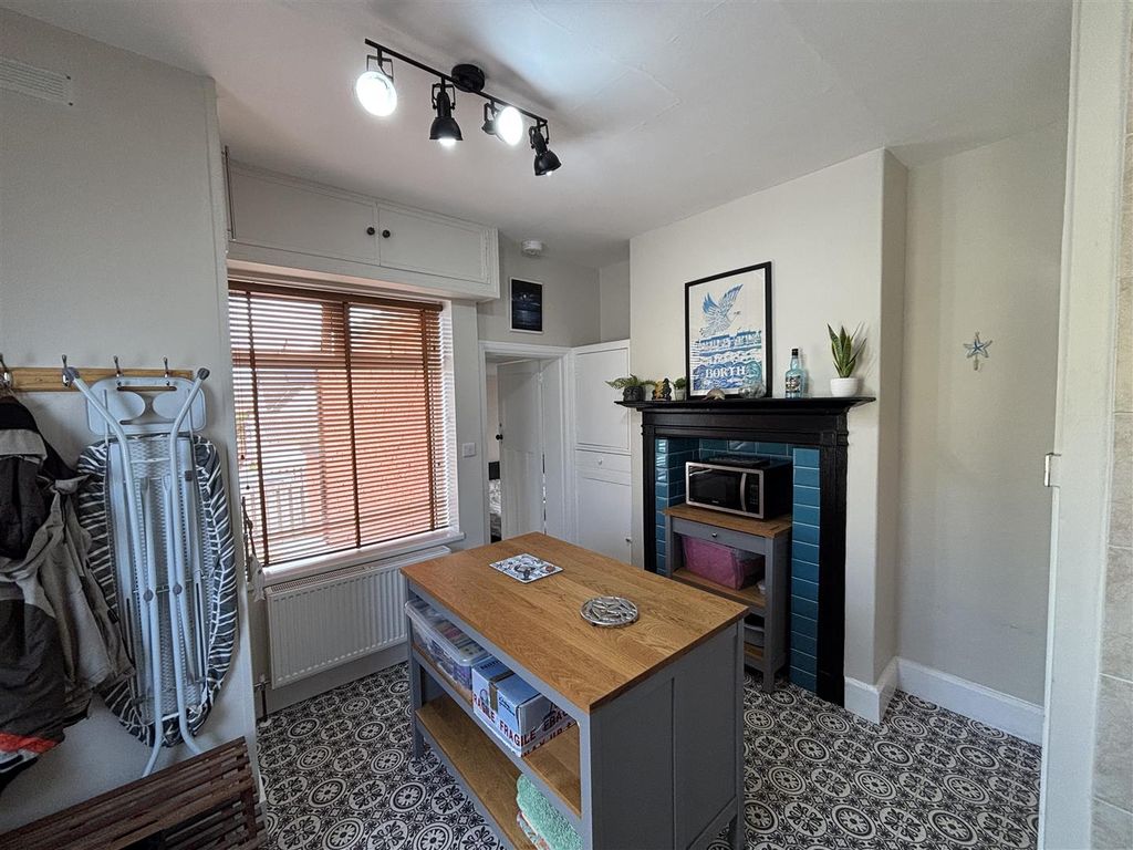 Property photo 2 of 31