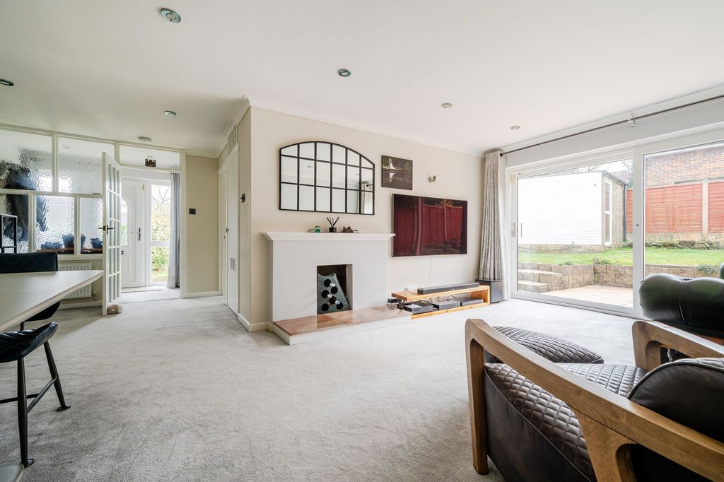 Property photo 2 of 31