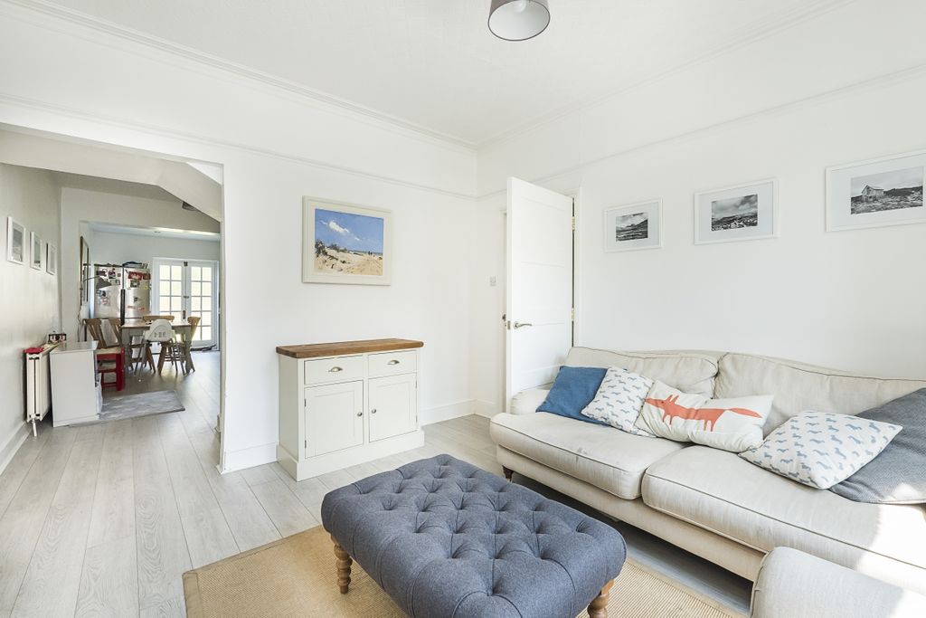 Property photo 3 of 12 23-Aldren-Road-002