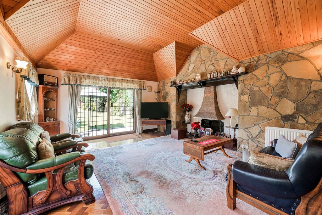 Property photo 2 of 12