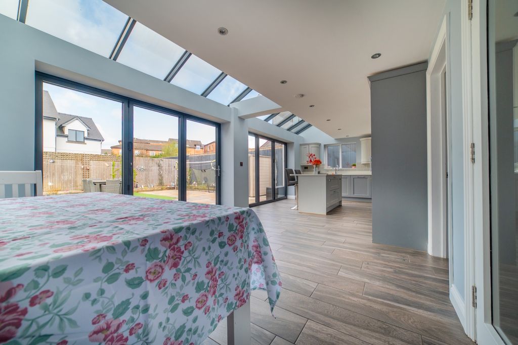 Property photo 3 of 60 Award-Winning Media Team On Every Listing_4