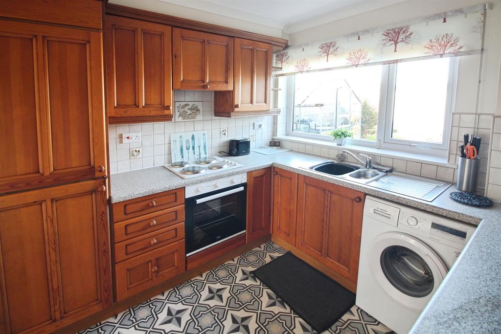 Property photo 2 of 14 Kitchen