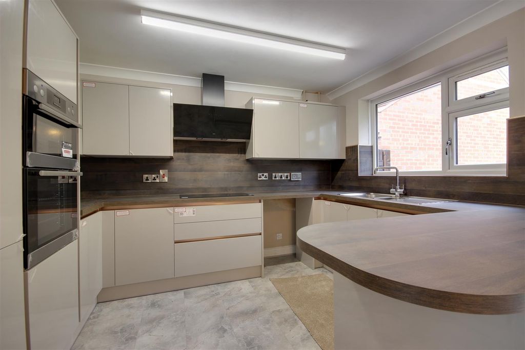 Property photo 1 of 13 Dining Kitchen