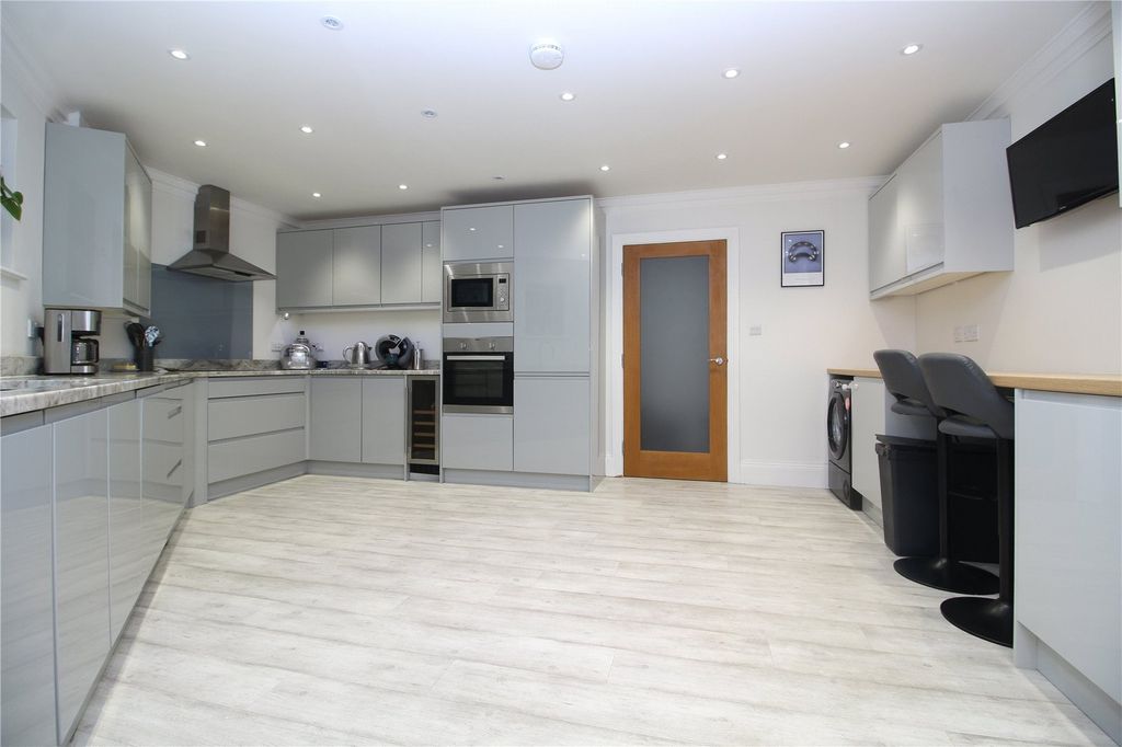 Property photo 3 of 14 Picture No. 06