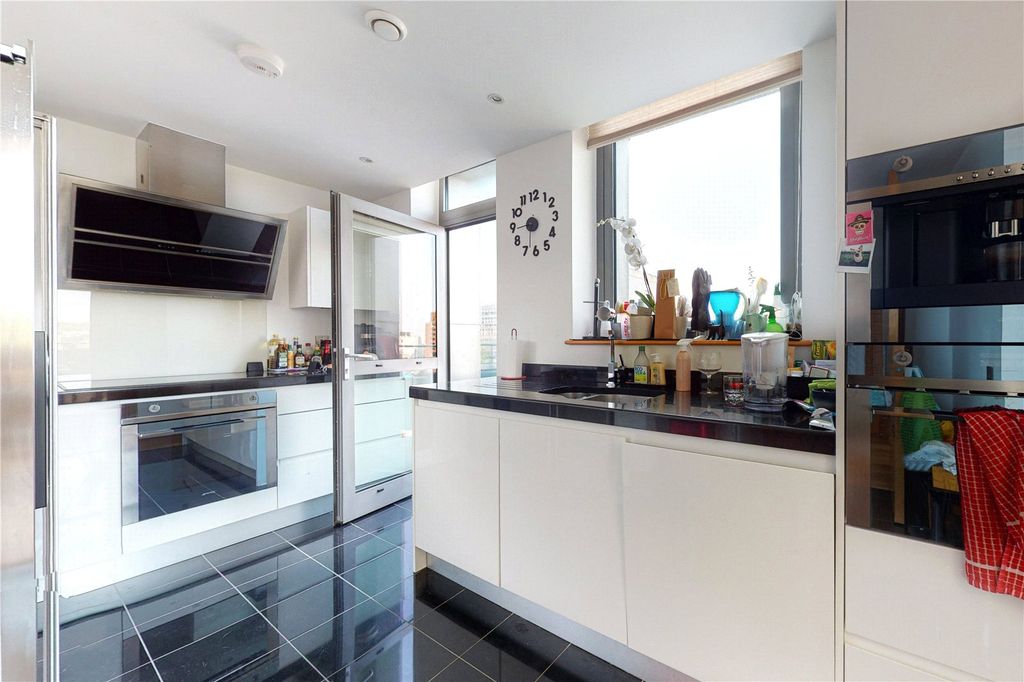 Property photo 3 of 15 Kitchen