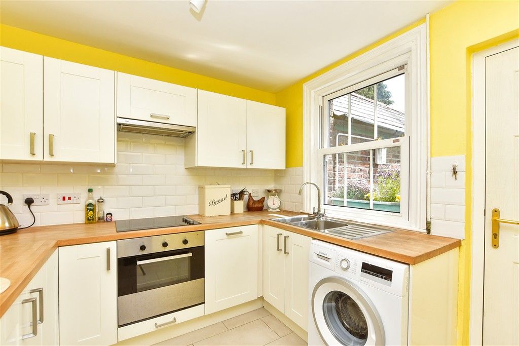 Property photo 2 of 8 Kitchen