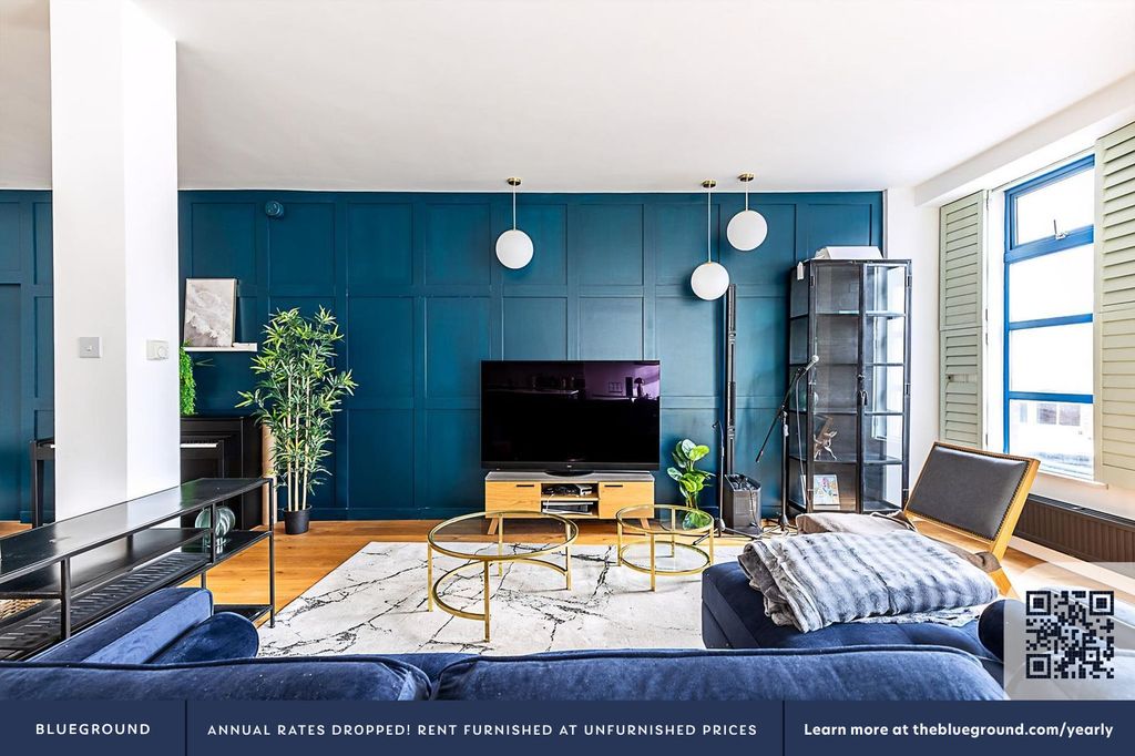 Property photo 3 of 32 Living Room