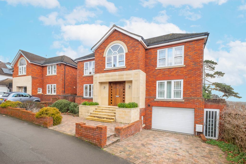 Property photo 1 of 36