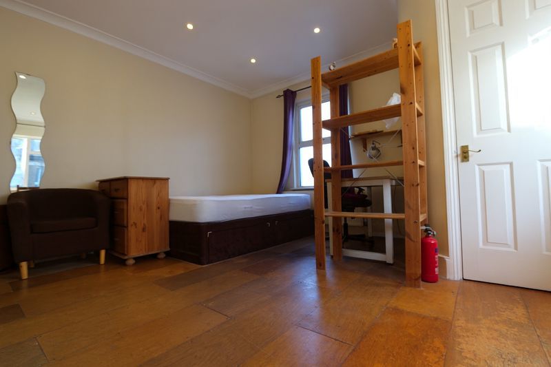 Property photo 2 of 5 Photo 6