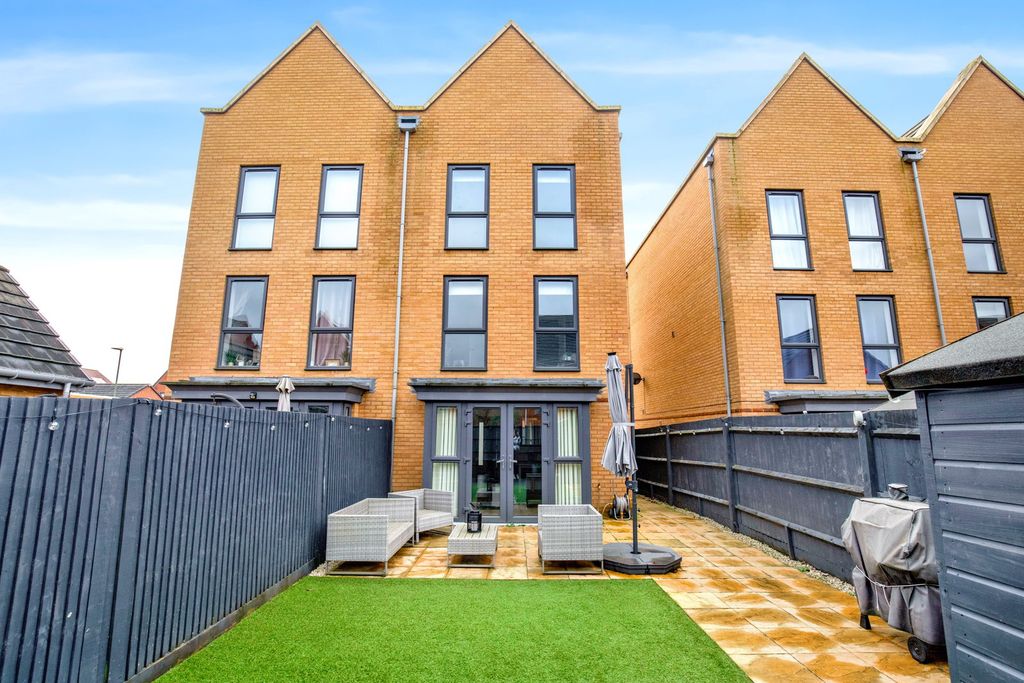 Property photo 2 of 29