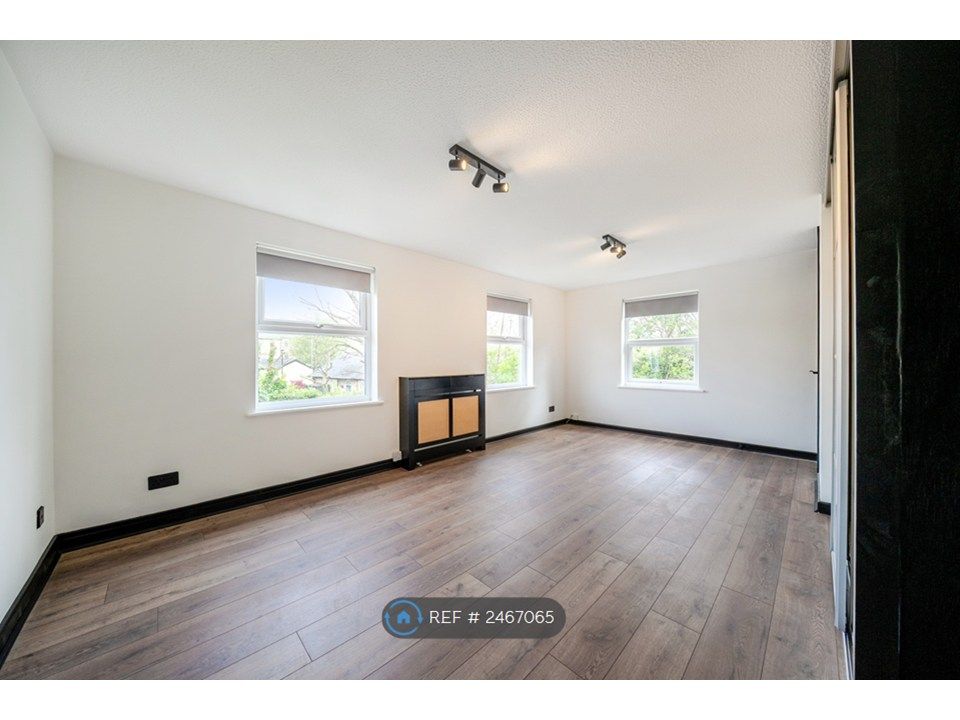 Property photo 1 of 22 Living Space