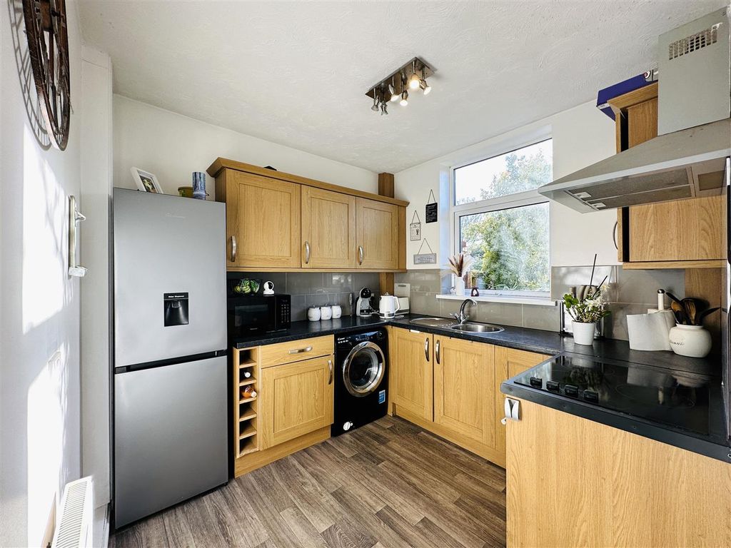 Property photo 2 of 12 Kitchen .Jpg