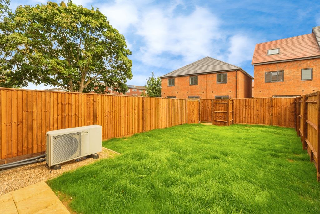 Property photo 3 of 16 Photo