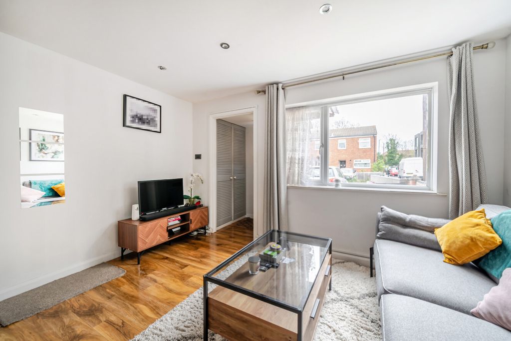 Property photo 3 of 11 1441527-11-69d7d0...