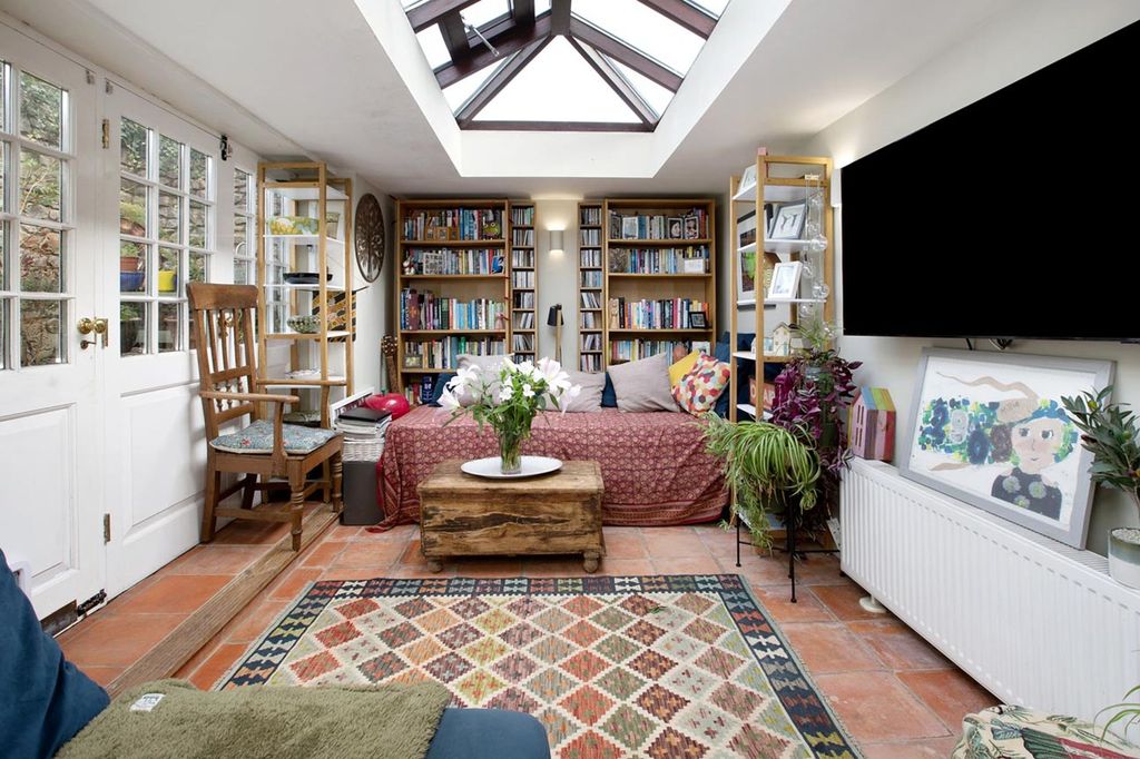 Property photo 2 of 22