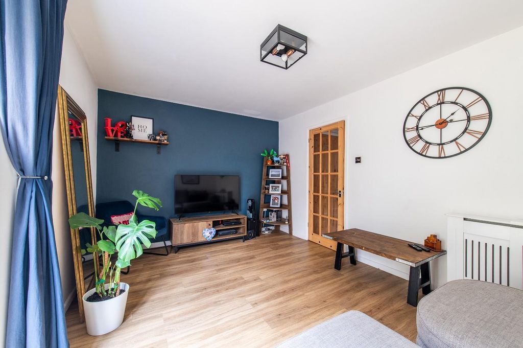 Property photo 2 of 14 Living Room