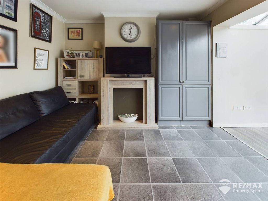 Property photo 2 of 21 Kitchen Diner 2.Jpg